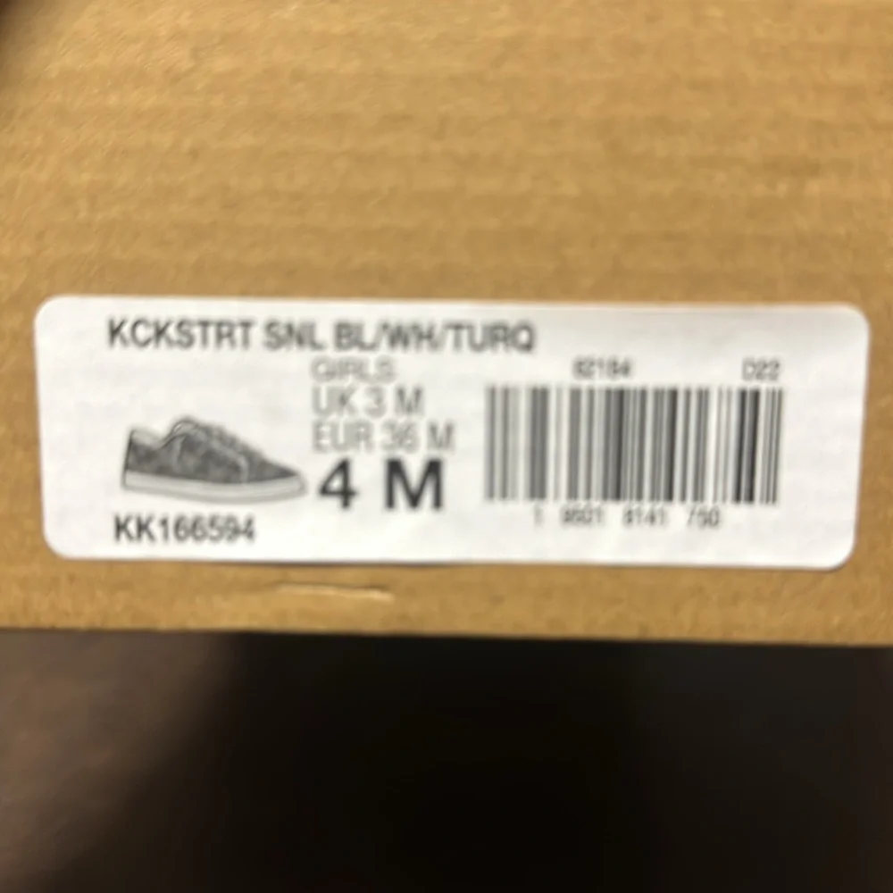KEDS KICKSTART SNEAKERS: BLACK/WHITE/BLUE: NEW IN BOX: YOUTH SIZE 4